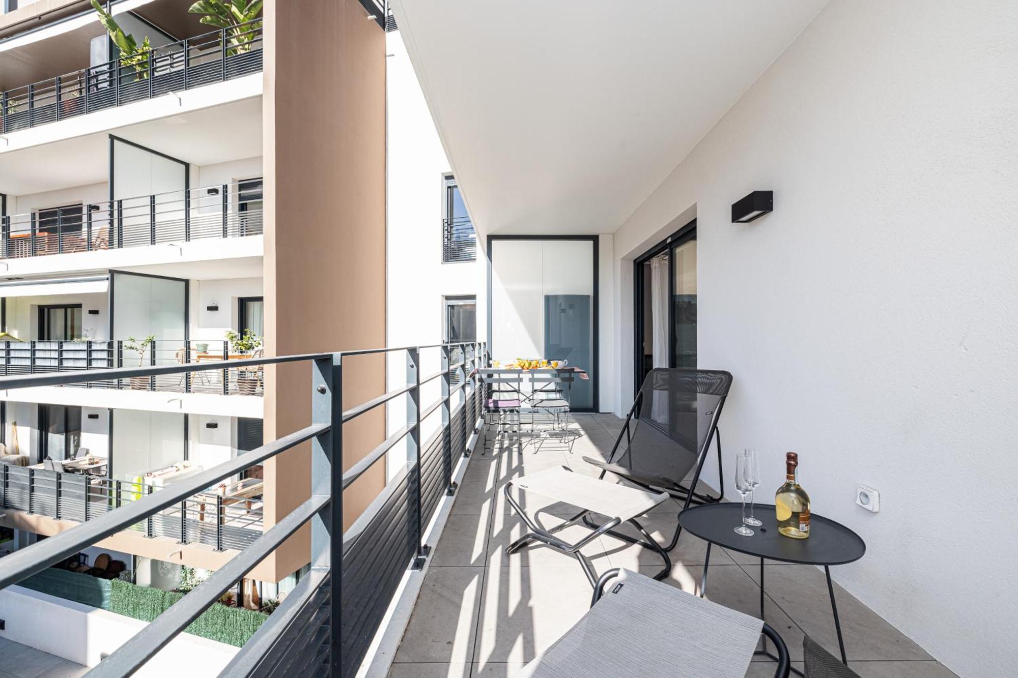 Queen Riviera : Climatisation, Parking, Terrasse Ментона Экстерьер фото