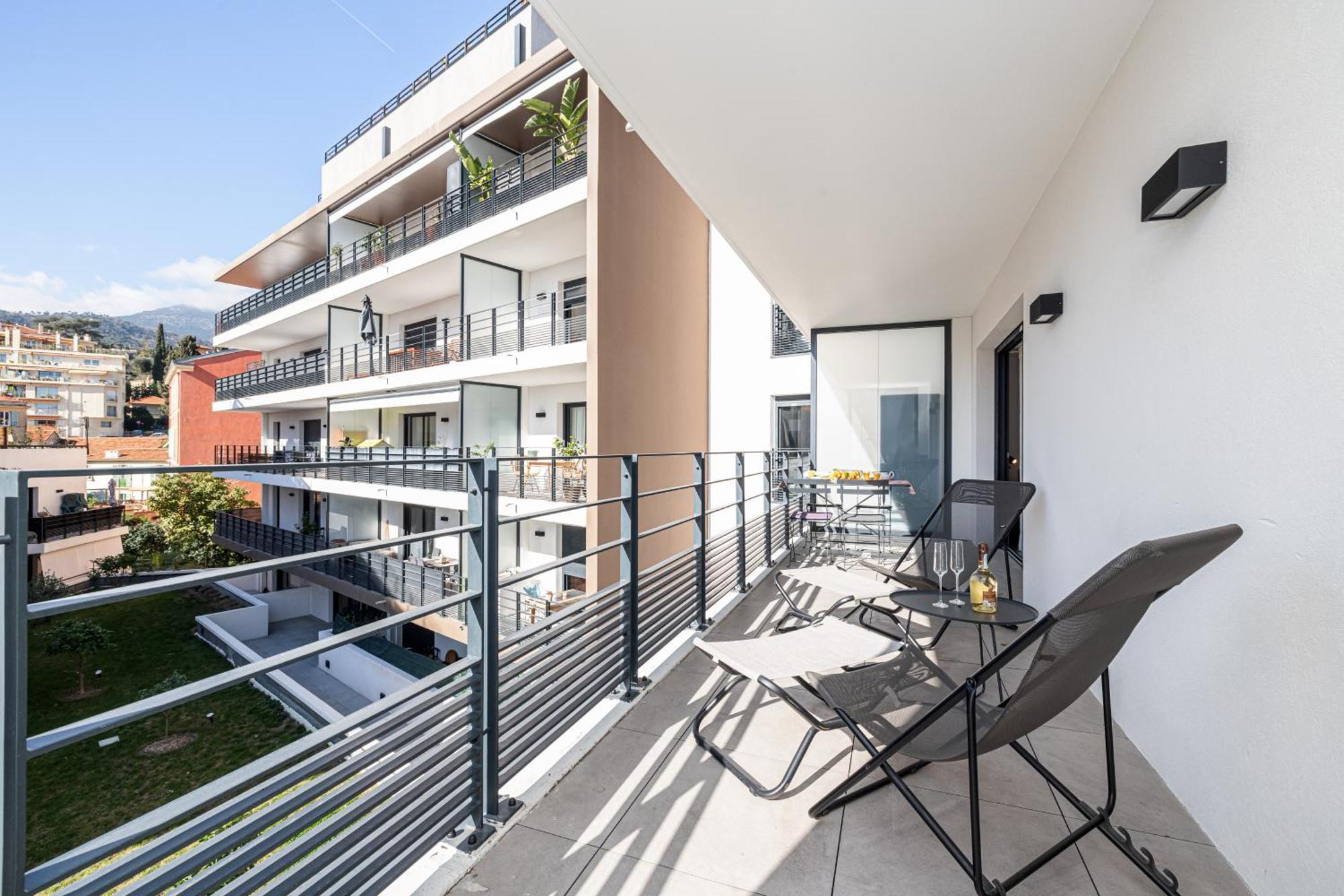Queen Riviera : Climatisation, Parking, Terrasse Ментона Экстерьер фото
