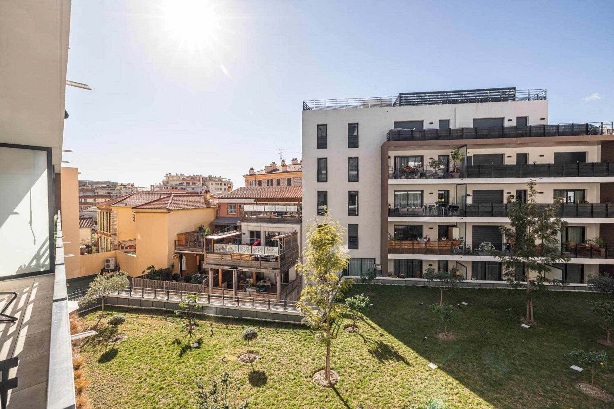 Queen Riviera : Climatisation, Parking, Terrasse Ментона Экстерьер фото