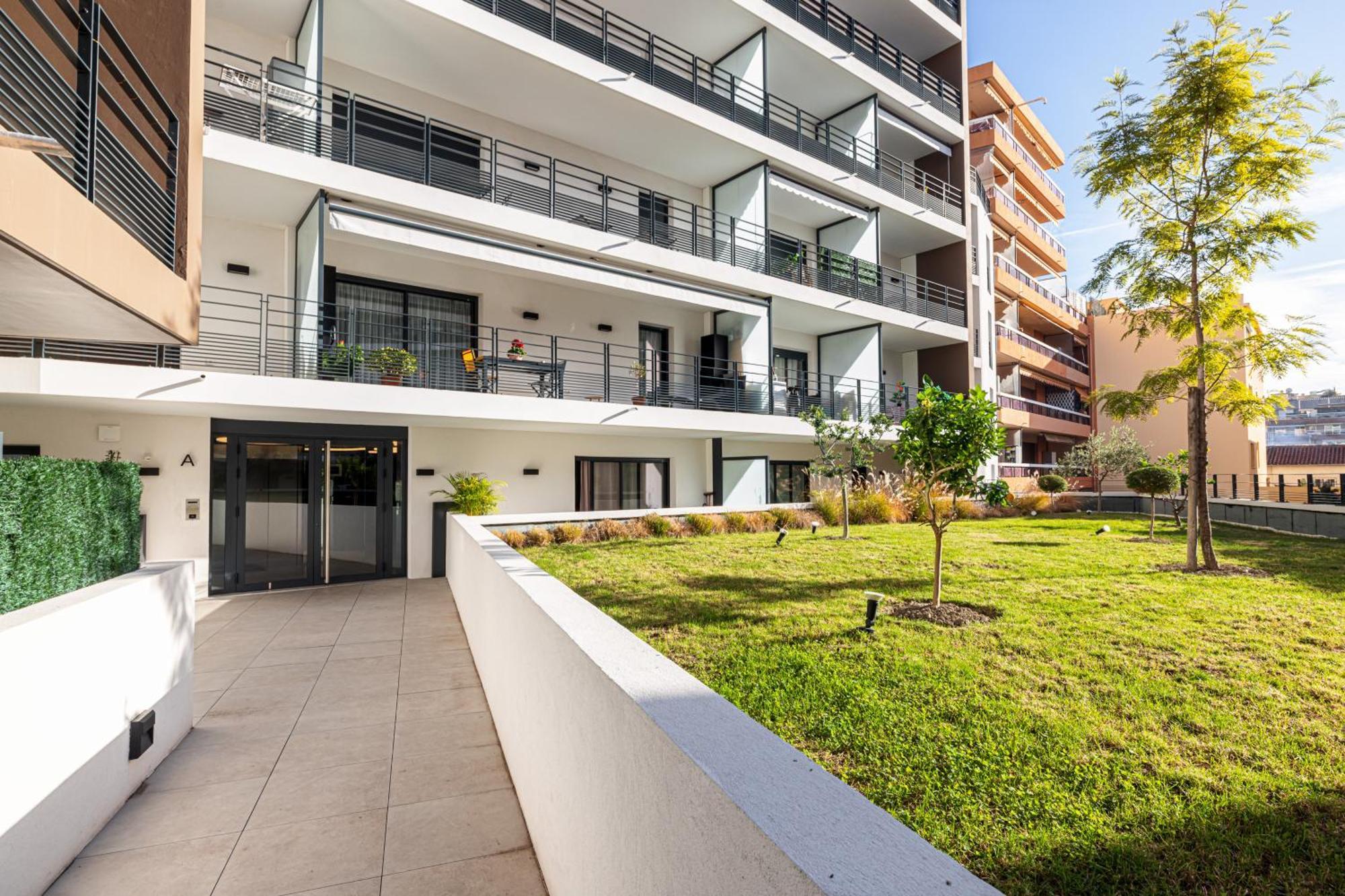Queen Riviera : Climatisation, Parking, Terrasse Ментона Экстерьер фото